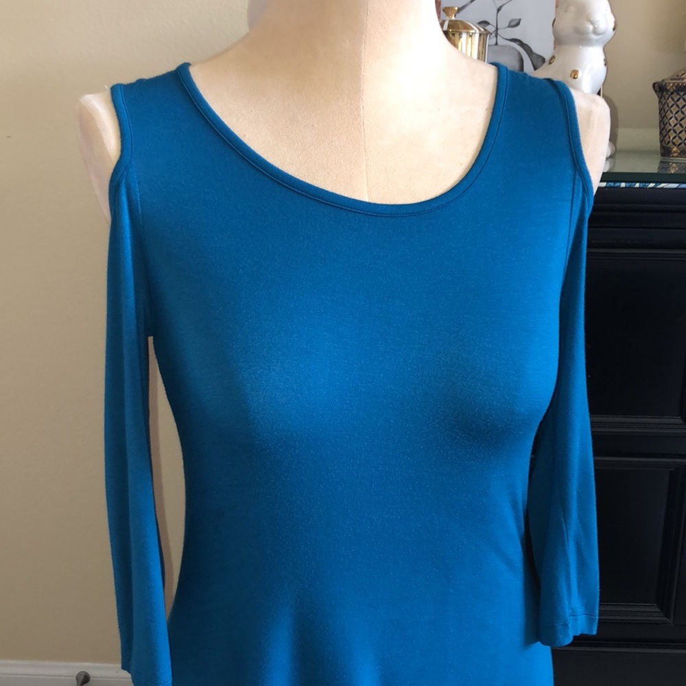 Signature Collection Cold Shoulder Tunic - Picture 2 of 7